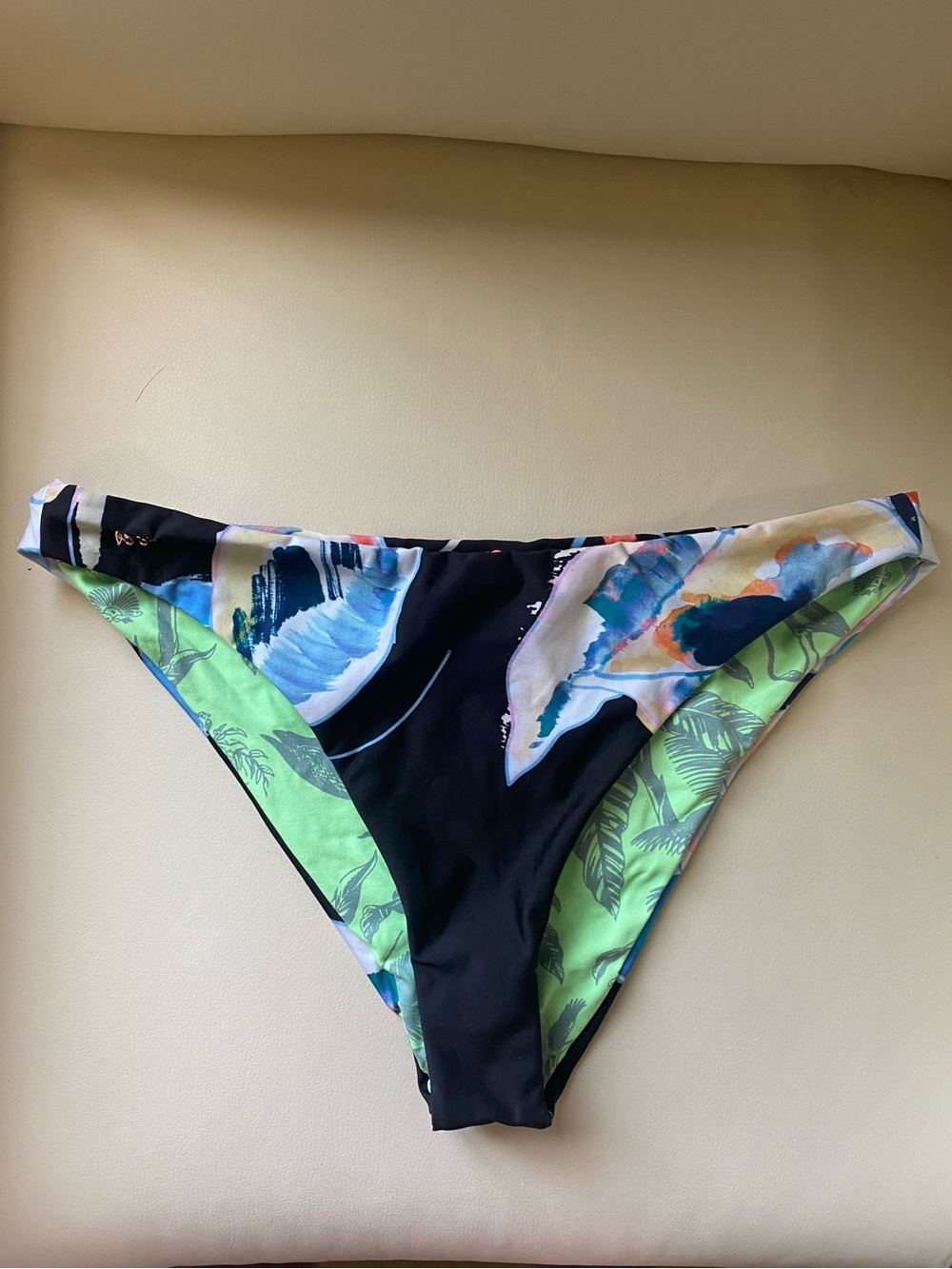 Maaji NWOT Reversible Floral Print Bikini Bottoms in Black & Lime Green